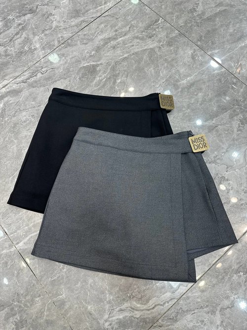 Dior Fashionable One-Piece Skort for Coverage and Slimming