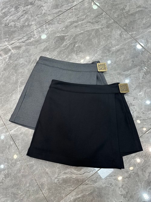 Dior Fashionable One-Piece Skort for Flaw Concealment
