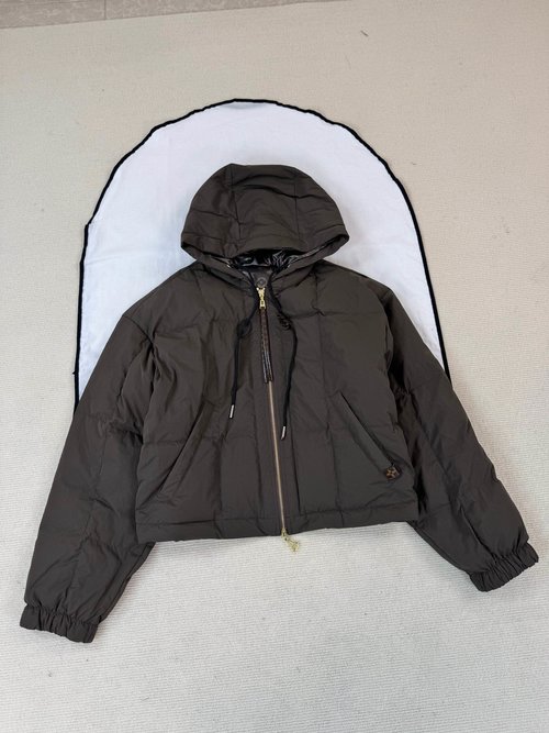 Louis Vuitton Detailed Pictures of Well-Crafted Outerwear