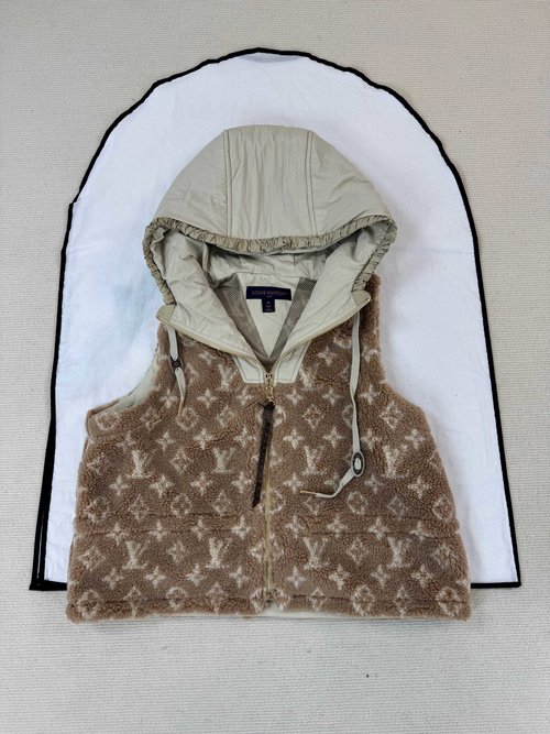 Louis Vuitton Elegant Waistcoat with Exquisite Workmanship