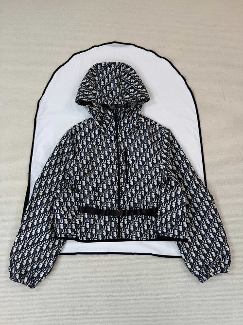 Dior Detail pictures of outerwear with high - end sense