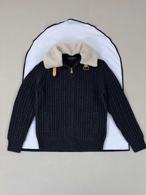 Louis Vuitton Detailed Pictures of Well-Designed Stylish Outerwear