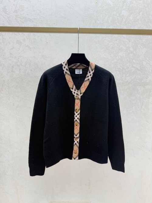 Burberry Color-Blocked V-Neck Simple Knit Long-Sleeve Cardigan in Black, Khaki and Red