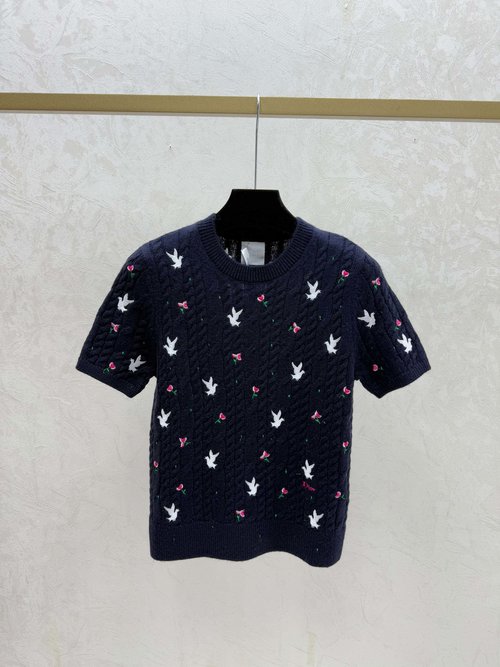 Dior Contrasting Floral Embroidered Round-Neck Short-Sleeve Knit in White, Gray and Royal Blue