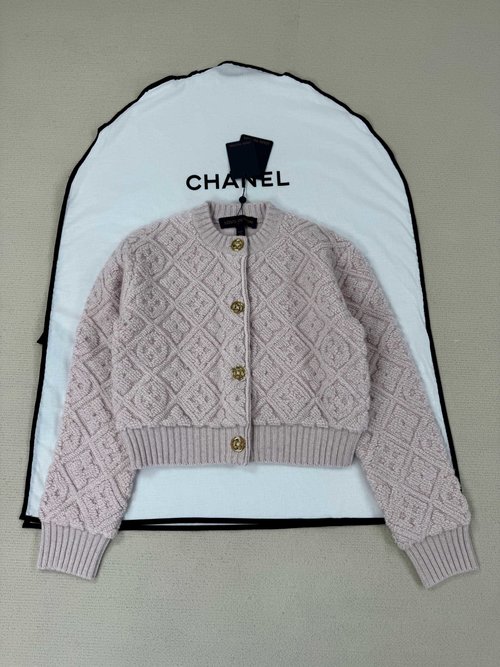 Louis Vuitton Chic Cardigan with Thoughtful Design