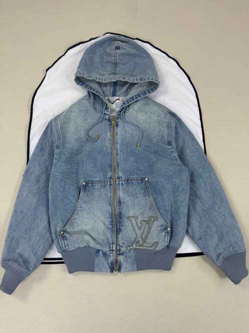 Louis Vuitton Detailed Photos of Sophisticated Outerwear