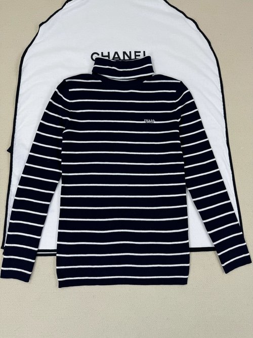 Prada Detailed Photos of Elegant Long-Sleeved Tops