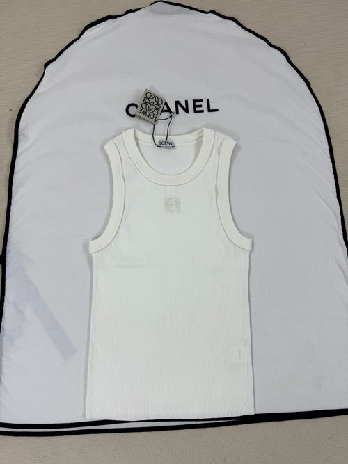 Loewe Detailed Photos of Graceful Suspenders