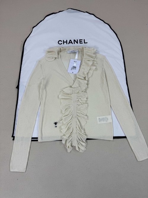 Dior Detailed Photos of Cozy Sweaters