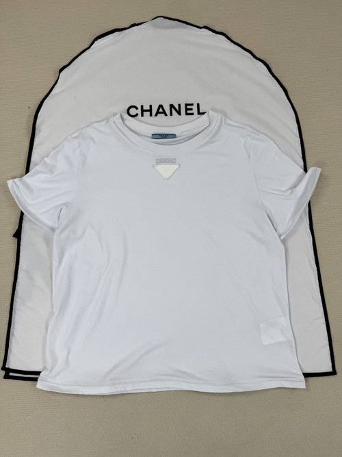 Prada Detailed Photos of Stylish Short-Sleeved Shirts