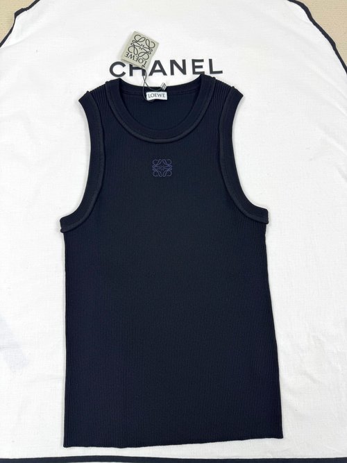 Loewe Detailed Photos of Comfortable Vests