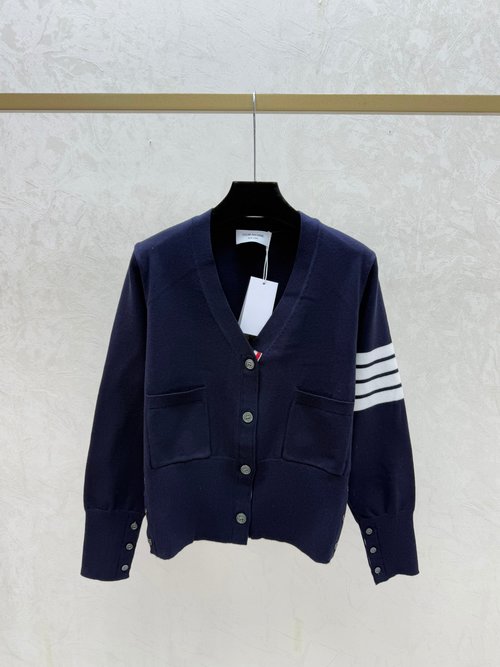 Thom Browne Color-Blocked Back Pony Jacquard V-Neck Knit Long Sleeve Cardigan in Gray, Navy and Red