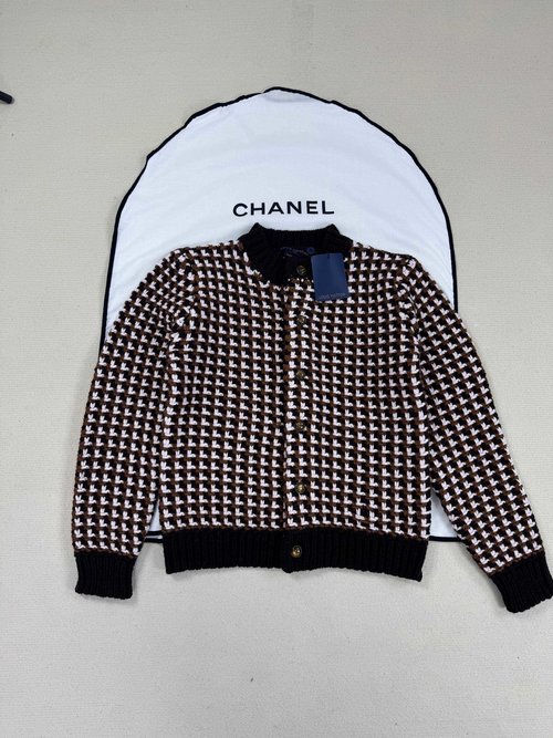 Chanel Exquisite Outerwear: Elegant Details for Discerning Taste
