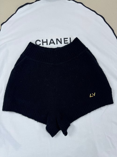 Louis Vuitton High-waisted Knitted Shorts with Metal V