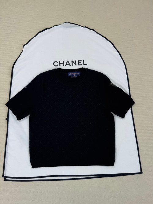 Louis Vuitton Louis Knitted Short-Sleeve with Fine Workmanship