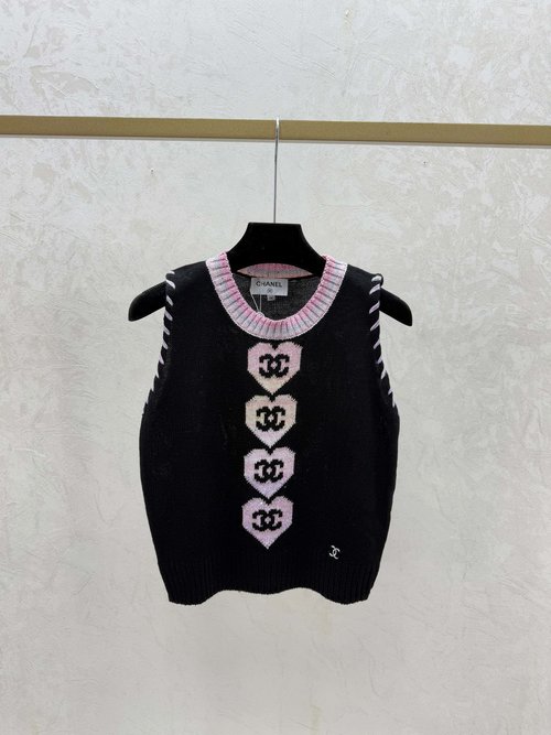 Chanel Color-blocked Letter & Heart Round-neck Knitted Vest in White & Black