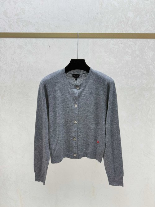 Chanel Solid Color Round Neck Long Sleeve Knit Cardigan in Khaki & Gray