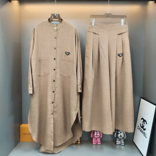 Prada Linen Suit with Elegant Hues and Relaxed Look