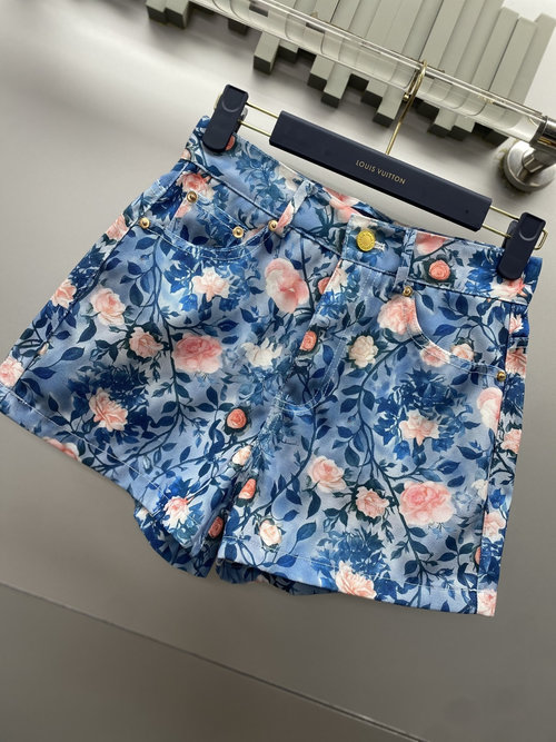 Louis Vuitton Elegant and Versatile Flower Vine Pattern Shorts
