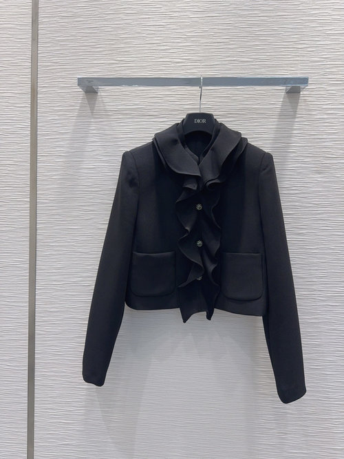 Chanel Stylish and Sophisticated Suit Set with High-End Texture