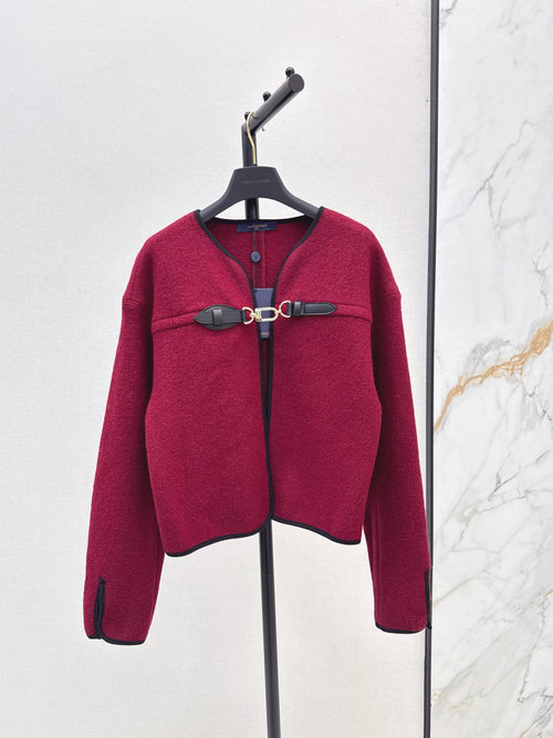 Louis Vuitton Cloak Coat with Leather Buckle, Classic British Style and Fashionable