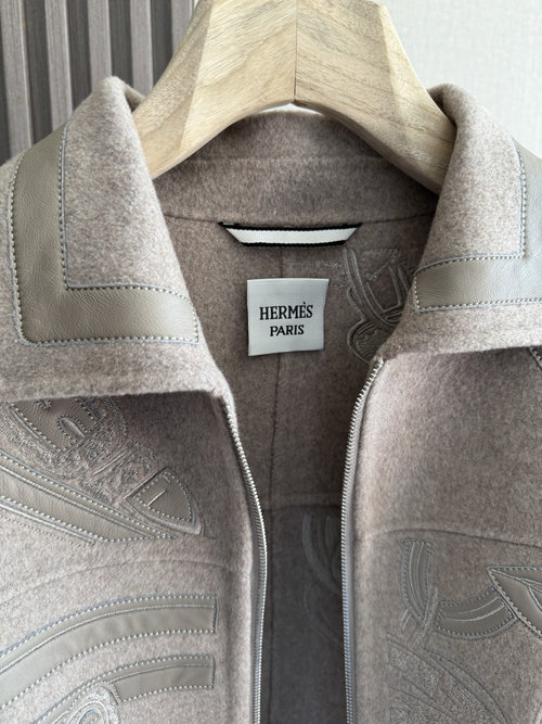 Hermes High - Quality Oatmeal - colored 100% Cashmere Short Coat
