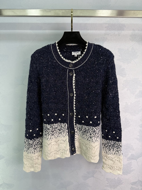 Chanel Double - layer Contrast Knit Round - neck Cardigan for a Stylish Appearance
