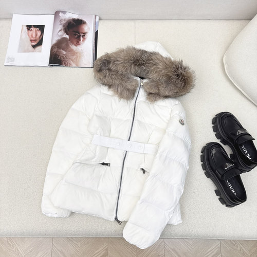 Moncler Customized Short Down Jacket with Imported Raccoon Fur Collar, Filled with 90% White Goose Down