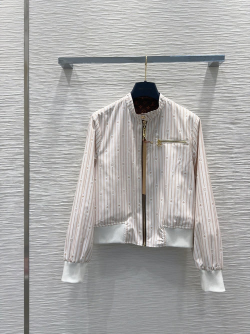 Louis Vuitton Double-Sided Custom Fabric Suit with Precise Details