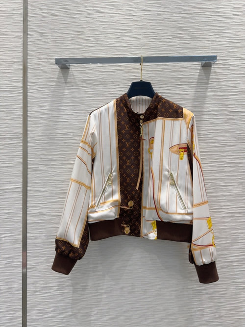 Louis Vuitton Double-Sided Custom Fabric Suit with Precise Details