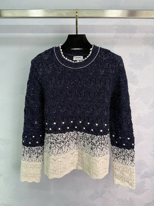 Chanel Double - layer Contrast Knit Round - neck Top for an Elegant Look