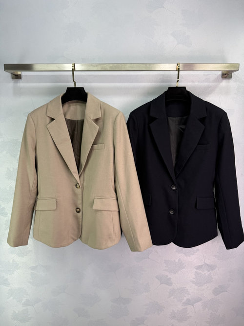 Loewe Elastic Pleated Suit Set with Mid-Length Trousers