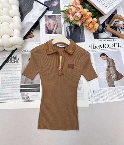 Miu Miu Customized Cashmere Knit Short-Sleeve Sweater with Logo Decoration