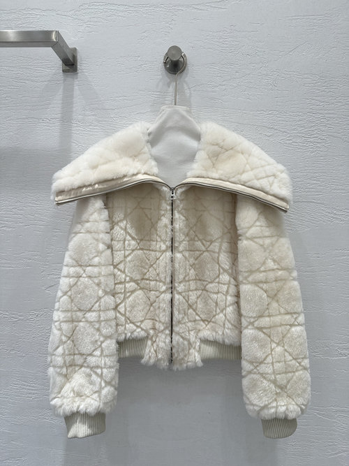 Dior Fur Collar Woolen Coat: Handmade Craft with Classic H Shape