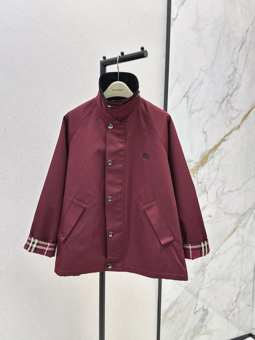 Burberry Exclusive Red Contrast Collar Windbreaker for a Stylish Appearance