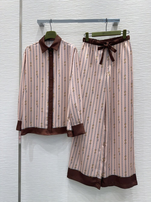 Gucci Vintage-inspired Printed Silk Suit with Opulent Charm