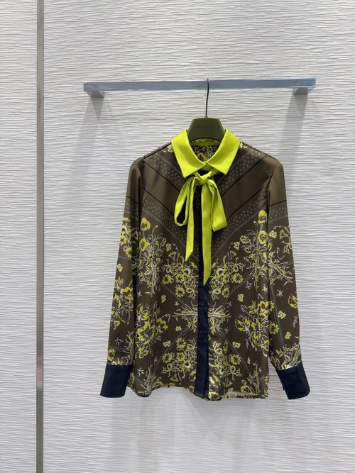 Gucci Luxurious Infiltrated Print Top with Fine Workmanship