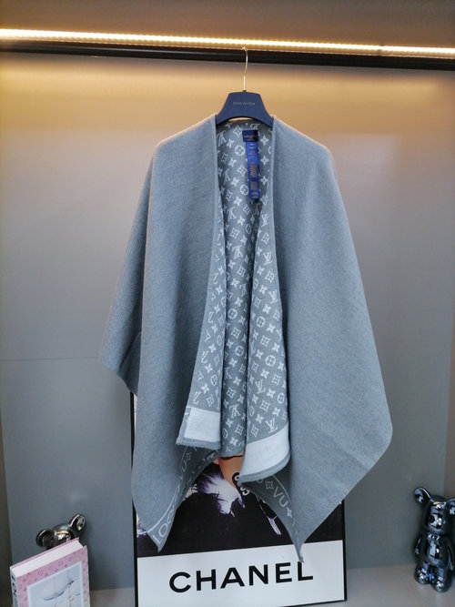 Louis Vuitton Double-sided Wool-Cashmere Shawl, Fashionable and Warm