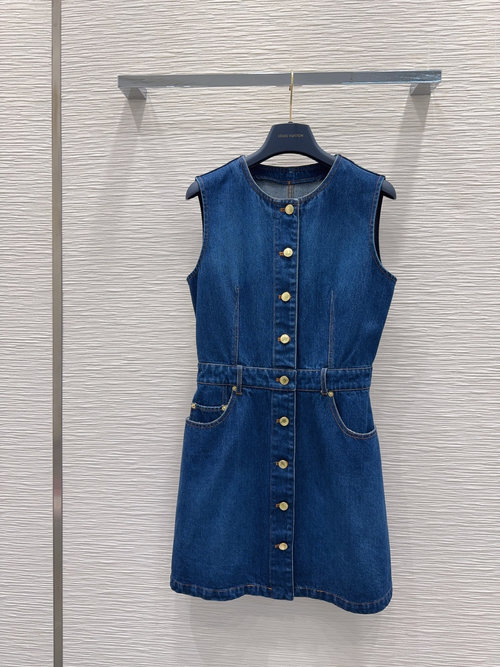 Louis Vuitton Fashionable Denim with a Fine Texture and Nice Details