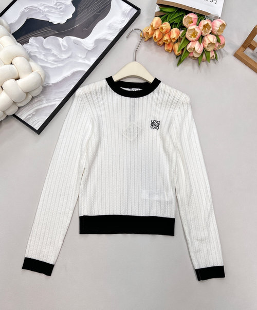 Loewe Unique Color-Blocked Knitwear with an Exquisite Logo for a Versatile Style