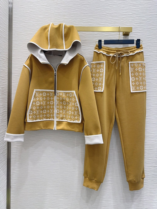 Louis Vuitton Fashionable Suit Set, Stylish, Elegant and Suitable for All Body Types