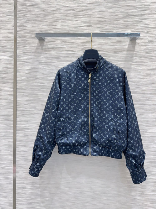 Louis Vuitton Double - sided Wearable Coat with Textured Material and Exquisite Details