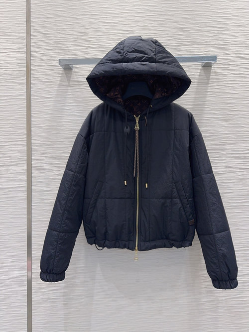 Louis Vuitton Fashionable Quilted Coat for a Sophisticated Look with Good Fit