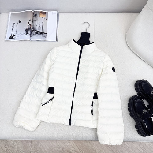 Moncler Lightweight Waist-Enhanced Down Jacket with Soft Texture and High-quality Down Fill