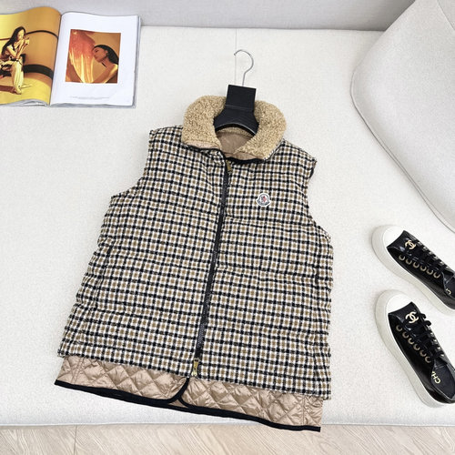 Moncler Classic Houndstooth Stand-Collar Down Vest with Lamb Wool Collar