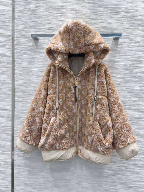 Louis Vuitton Stylish and Luxurious Coat, Customized Technological Fabric