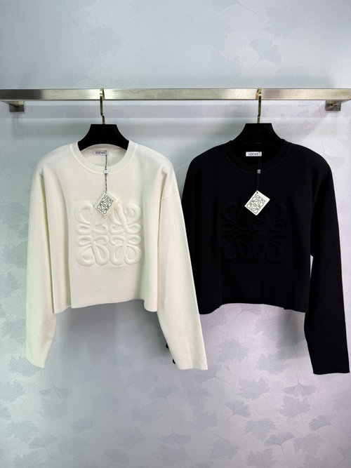 Loewe Knit Sweater with Classic Logo Relief for a Relaxed Style