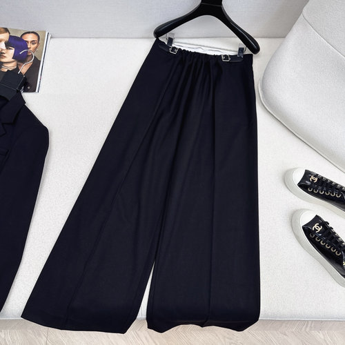 Loewe Stylish Two-piece Suit with Belt Decoration