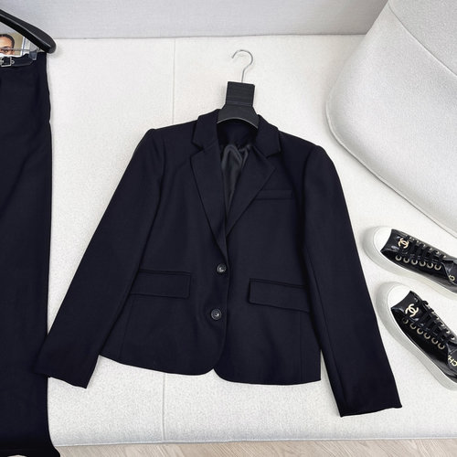 Loewe Stylish Two-piece Suit with Belt Decoration