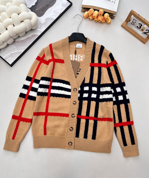 Burberry New Checked Wool Cardigan with Precise Craft